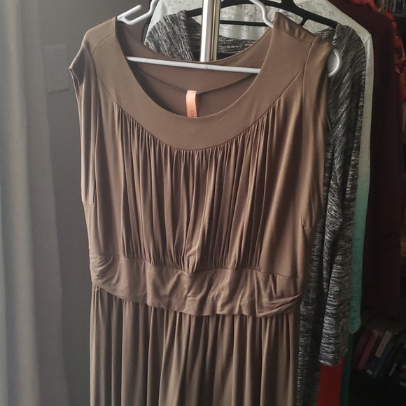 Knee length dress - Picture 1 of 5